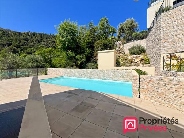 ÈZE VILLAGE : T4 avec jardin privatif, aperçu mer et garage