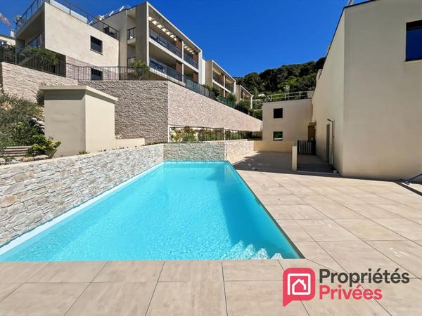 ÈZE VILLAGE : T4 avec jardin privatif, aperçu mer et garage