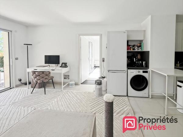 ÈZE VILLAGE : T4 avec jardin privatif, aperçu mer et garage