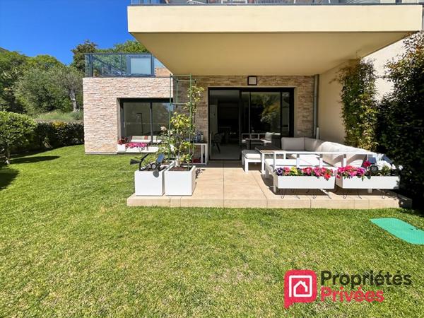 ÈZE VILLAGE : T4 avec jardin privatif, aperçu mer et garage