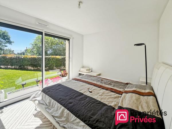 ÈZE VILLAGE : T4 avec jardin privatif, aperçu mer et garage