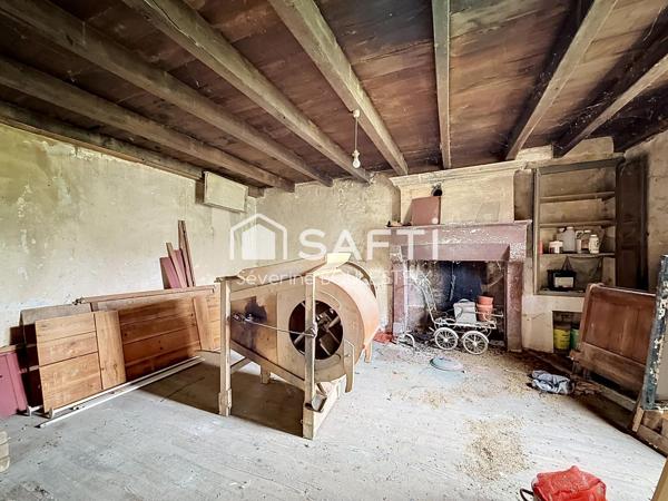 Maison en pierre avec grange attenante