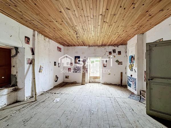 Maison en pierre avec grange attenante