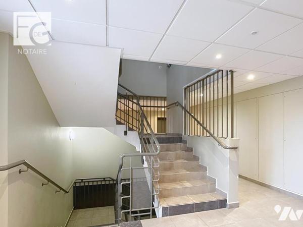 Studio au premier étage avec terrasse et parking