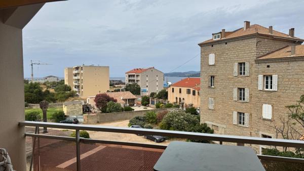 Propriano Port, Magnifique appartement T4 de 126 m2 avec 2 balcons et petite vue mer