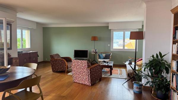 Propriano Port, Magnifique appartement T4 de 126 m2 avec 2 balcons et petite vue mer