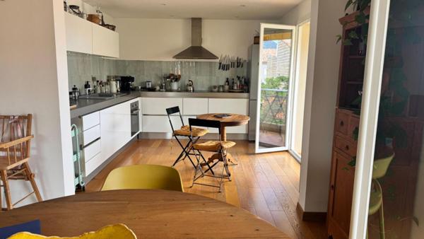 Propriano Port, Magnifique appartement T4 de 126 m2 avec 2 balcons et petite vue mer