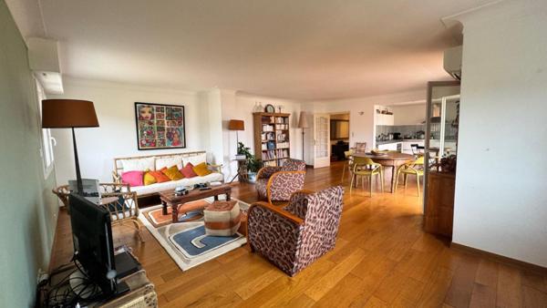 Propriano Port, Magnifique appartement T4 de 126 m2 avec 2 balcons et petite vue mer