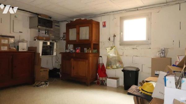 LA CHATAIGNERAIE, A PROXIMITE DU CENTRE VILLE, BATIMENT PROFESSIONNEL A USAGE DE BUREAUX.