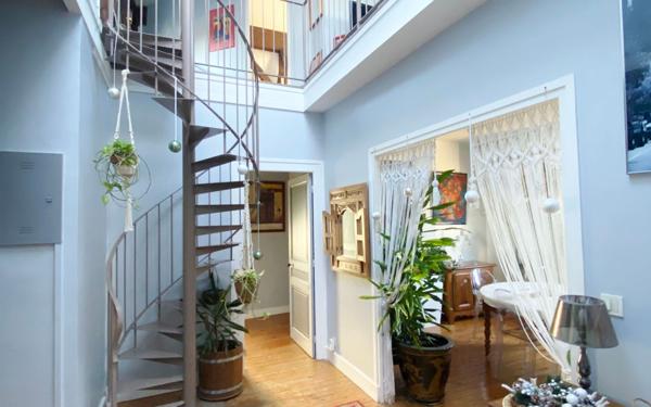 Appartement à vendre    6 pièces • 156,79 m2 Sainte-Foy-lès-Lyon