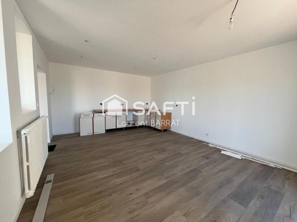 Maison avec terrasse et jardin arboré