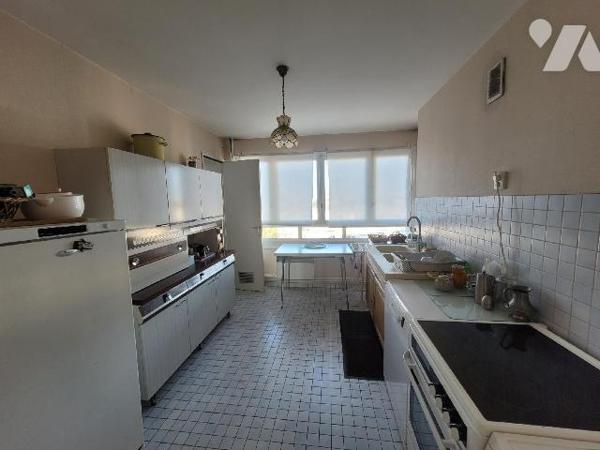 Situé dans le quartier de Bourg-l'Evêque, à proximité immédiate du centre-ville de Rennes, des ...