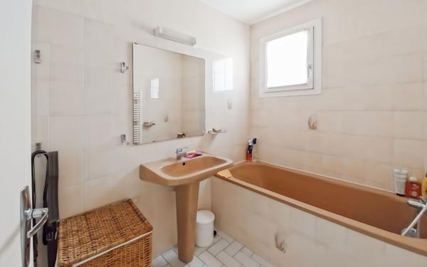 Maison à vendre    4 pièces • 8 207 m2 Marseillan