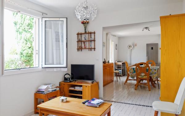 Maison à vendre    4 pièces • 8 207 m2 Marseillan