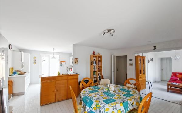 Maison à vendre    4 pièces • 8 207 m2 Marseillan