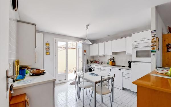 Maison à vendre    4 pièces • 8 207 m2 Marseillan