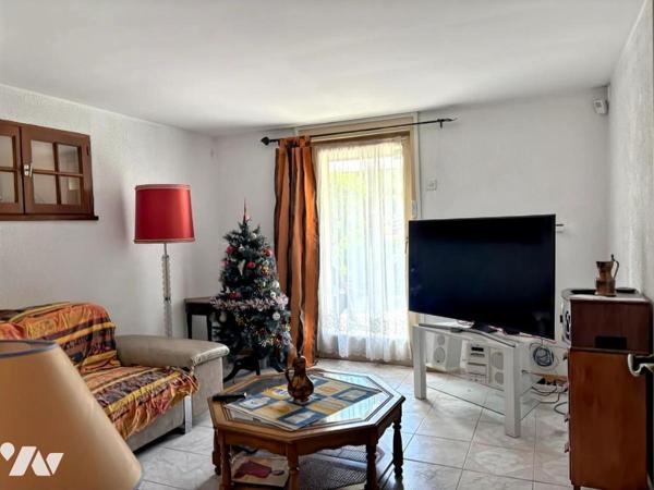 A VENDRE - APPARTEMENT TROIS PIECES - 84 m2 - VERANDA - JARDIN - TERRASSE - DEUX PARKINGS- CAVE -