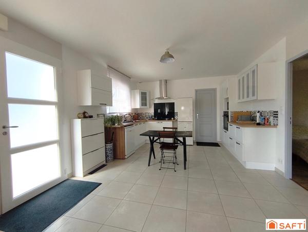 Contemporaine de plain-pied située au calme