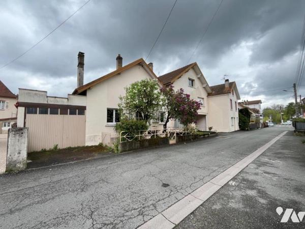AUDINCOURT - Ensemble immobilier comprenant trois maisons avec dépendances (lots de garages)