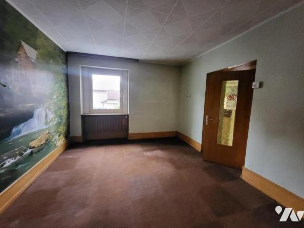 AUDINCOURT - Ensemble immobilier comprenant trois maisons avec dépendances (lots de garages)