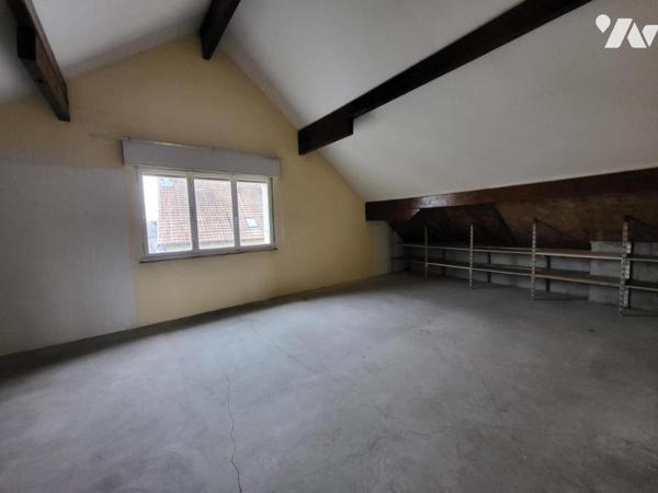 AUDINCOURT - Ensemble immobilier comprenant trois maisons avec dépendances (lots de garages)