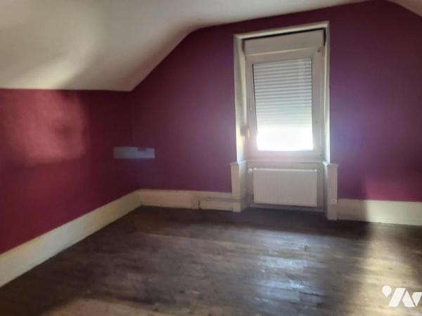 AUDINCOURT - Ensemble immobilier comprenant trois maisons avec dépendances (lots de garages)