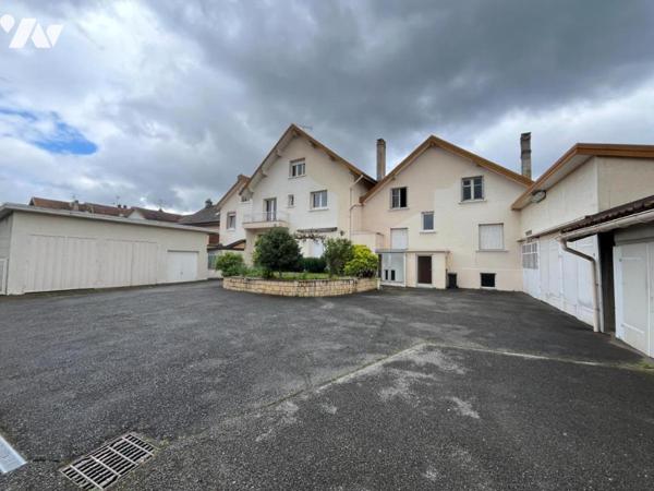 AUDINCOURT - Ensemble immobilier comprenant trois maisons avec dépendances (lots de garages)