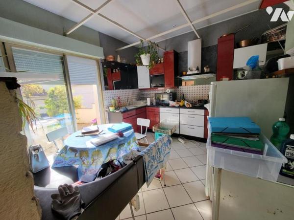 AUDINCOURT - Ensemble immobilier comprenant trois maisons avec dépendances (lots de garages)