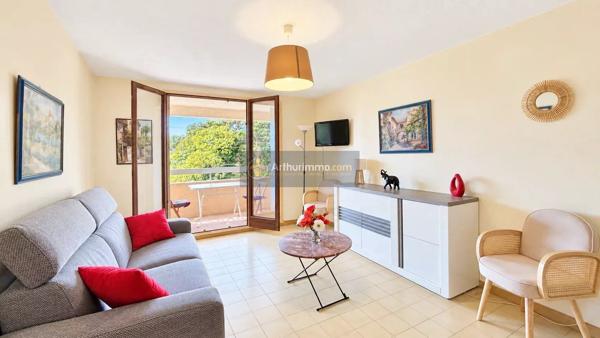 Vente                                                      Appartement
                        
                     1 pièces                      26 m2                     à Saint-Aygulf