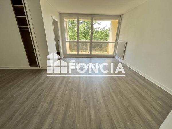 Location Studio 36.9 m² - RESIDENCE LA VILLEPARC BAT 1 Maurepas 78310