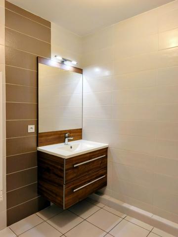LYON 2 CONFLUENCE - HOTEL de REGION -