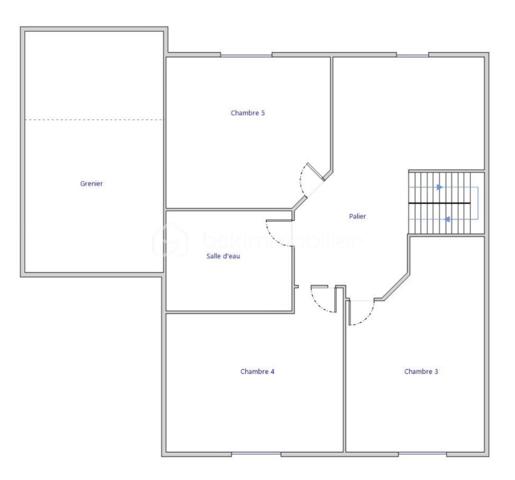 Vous recherchez une maison familiale de cinq chambres avec garage, à aménager selon vos goûts et à sublimer, proche du centre-ville? Cette maison située dans le quartier Sainte-Radegonde pourrait correspondre à votre recherche ! 
Au rez-de-chaussée : une cuisine aménagée et équipée d'un four, d'une hotte et d'une plaque de cuisson électrique, un salon/séjour donnant tous deux sur la terrasse, un grand dégagement desservant deux chambres, une salle de bains, un WC et un accès au cellier/buanderie et au garage. 
À l'étage : un palier avec rangements distribue trois grandes chambres ainsi qu'une salle d'eau avec WC. 
Huisseries double vitrage, chaudière gaz à condensation avec programmateur. 
Parcelle clôturée de 548 m2 avec possibilité de stationnement. Une visite s'impose... contactez-moi pour plus d'informations !