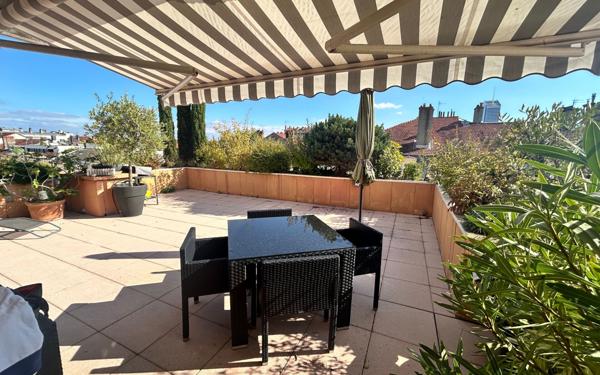 Appartement à vendre    5 pièces • 122,01 m2 Lyon 6