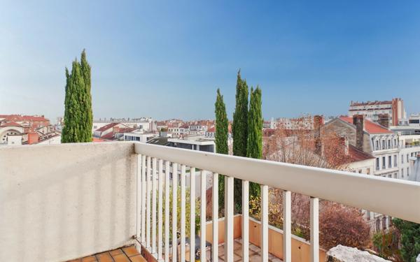 Appartement à vendre    5 pièces • 122,01 m2 Lyon 6
