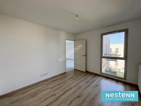 APPARTEMENT DE TYPE 2 DE 42.25M² AU DERNIER ÉTAGE AVEC BALCON ET PLACE DE PARKING / MEYZIEU