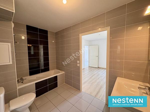 APPARTEMENT DE TYPE 2 DE 42.25M² AU DERNIER ÉTAGE AVEC BALCON ET PLACE DE PARKING / MEYZIEU