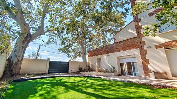 Mas de caractère rénové- Piscine- Surface totale 212 M² - Garage - à 7 mn du centre de THUIR (66 300 Occitanie )