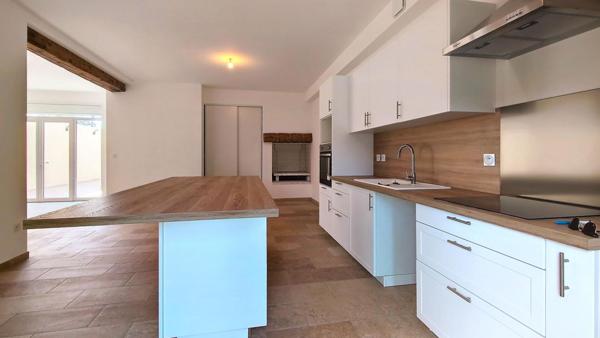 Mas de caractère rénové- Piscine- Surface totale 212 M² - Garage - à 7 mn du centre de THUIR (66 300 Occitanie )