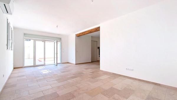 Mas de caractère rénové- Piscine- Surface totale 212 M² - Garage - à 7 mn du centre de THUIR (66 300 Occitanie )