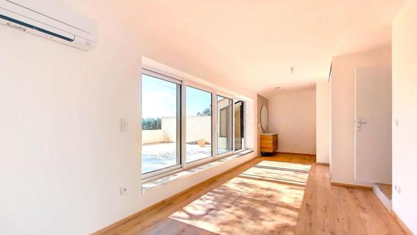 Mas de caractère rénové- Piscine- Surface totale 212 M² - Garage - à 7 mn du centre de THUIR (66 300 Occitanie )