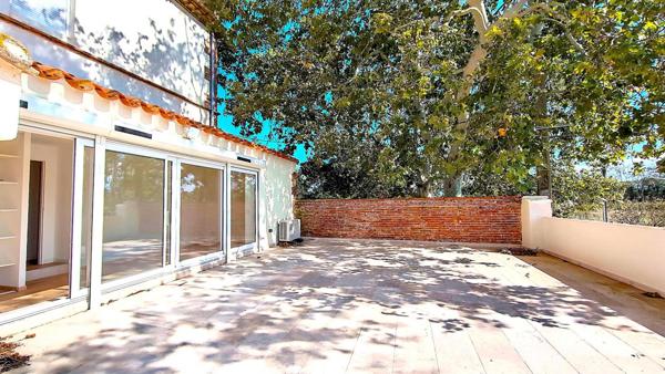 Mas de caractère rénové- Piscine- Surface totale 212 M² - Garage - à 7 mn du centre de THUIR (66 300 Occitanie )