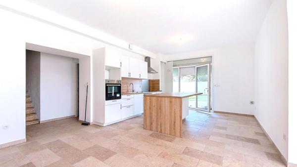 Mas de caractère rénové- Piscine- Surface totale 212 M² - Garage - à 7 mn du centre de THUIR (66 300 Occitanie )