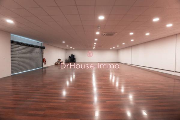 Commerce à louer 7 pièces de 2 266 m²