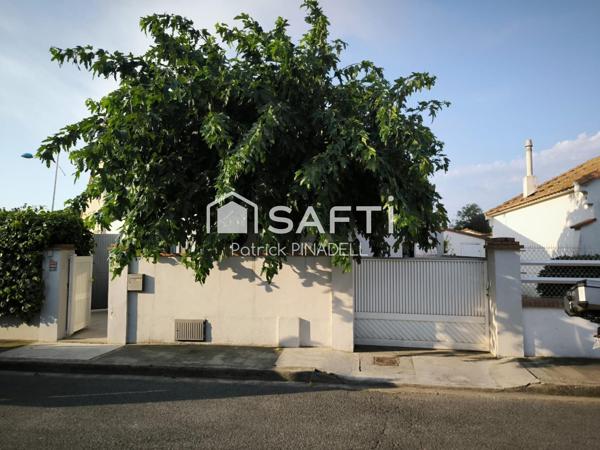 Maison traditionnelle Canétoise de 64m², trois chambres, espace de vie, cuisine, salle d'eau, WC
