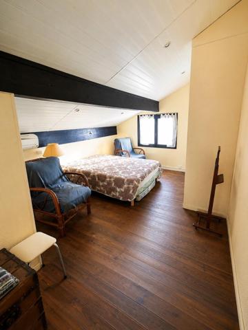 Maison traditionnelle Canétoise de 64m², trois chambres, espace de vie, cuisine, salle d'eau, WC
