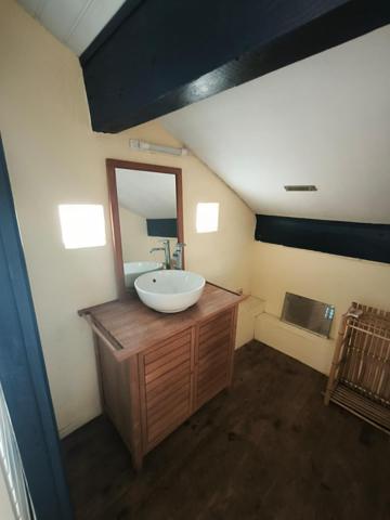 Maison traditionnelle Canétoise de 64m², trois chambres, espace de vie, cuisine, salle d'eau, WC