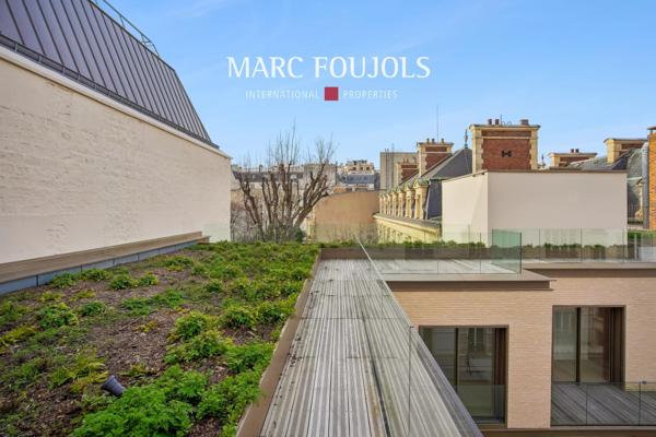 Paris VIII Faubourg Saint Honoré : appartement en dernier étage de 180 m² avec sa terrasse et son roof top de plus de 200 m²