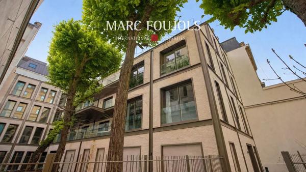 Paris VIII Faubourg Saint Honoré : appartement en dernier étage de 180 m² avec sa terrasse et son roof top de plus de 200 m²