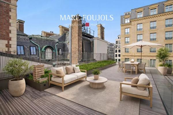 Paris VIII Faubourg Saint Honoré : appartement en dernier étage de 180 m² avec sa terrasse et son roof top de plus de 200 m²