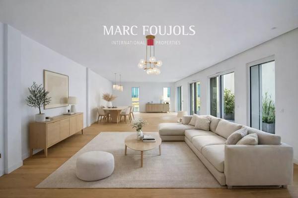 Paris VIII Faubourg Saint Honoré : appartement en dernier étage de 180 m² avec sa terrasse et son roof top de plus de 200 m²